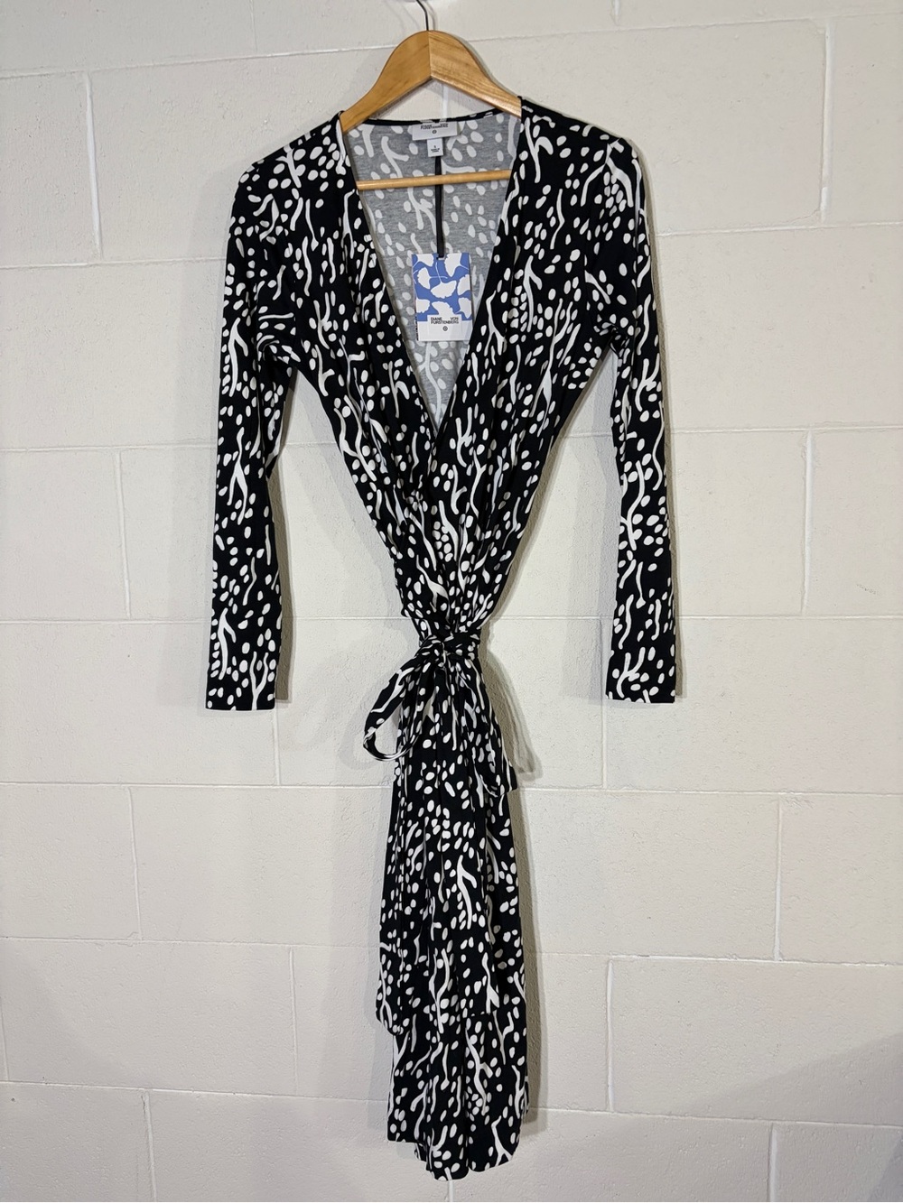 NWT Diane von Furstenberg Women's Midi Wrap Dress Deep V-Neck Long Sleeve S